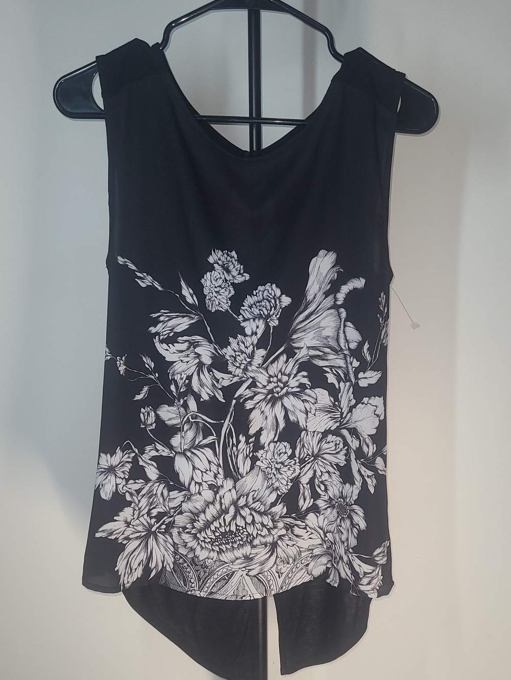 RW&CO. Black Sleeveless Tank with White Botanical Print